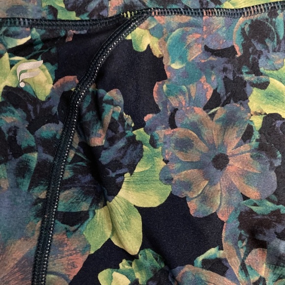 fabletics 7/8 leggings - Picture 2 of 4
